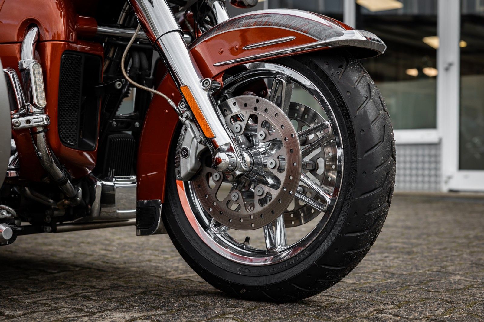 Fahrzeugabbildung Harley-Davidson FLHTKSE CVO E-Glide - V-Triebwerk Gespann