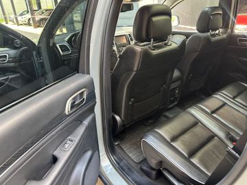 Jeep Grand Cherokee - 12