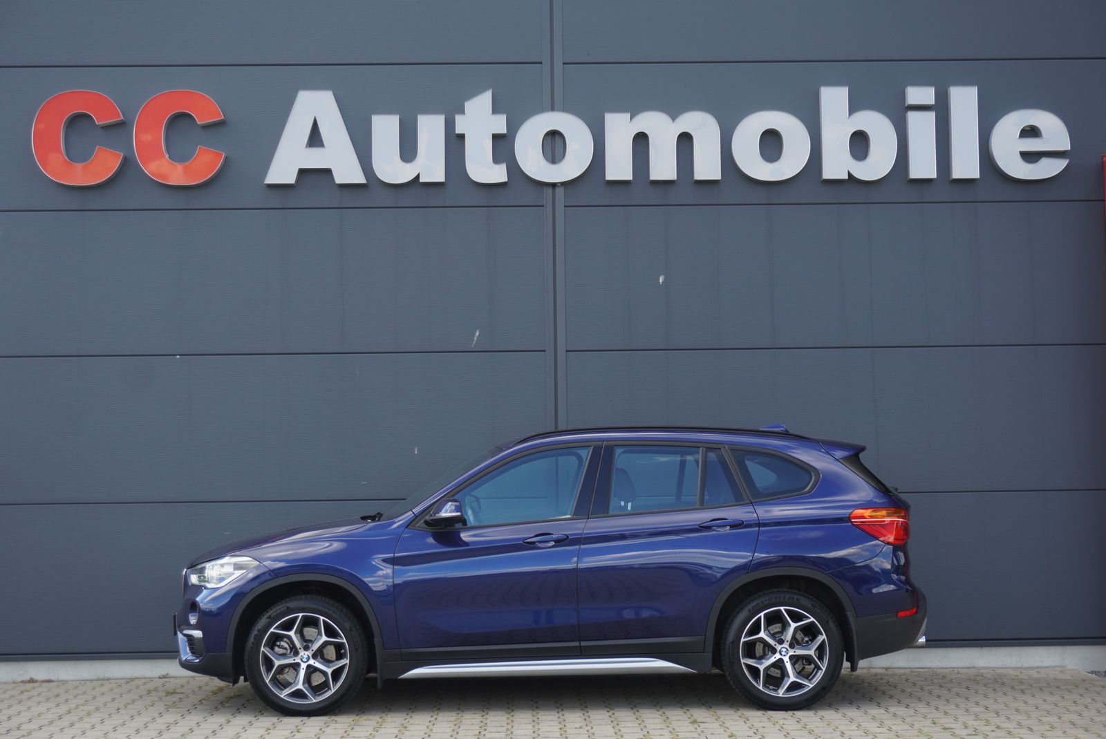 BMW X1 xDrive 20 i xLine/Navi/Leder/LED/SH/Keyless/