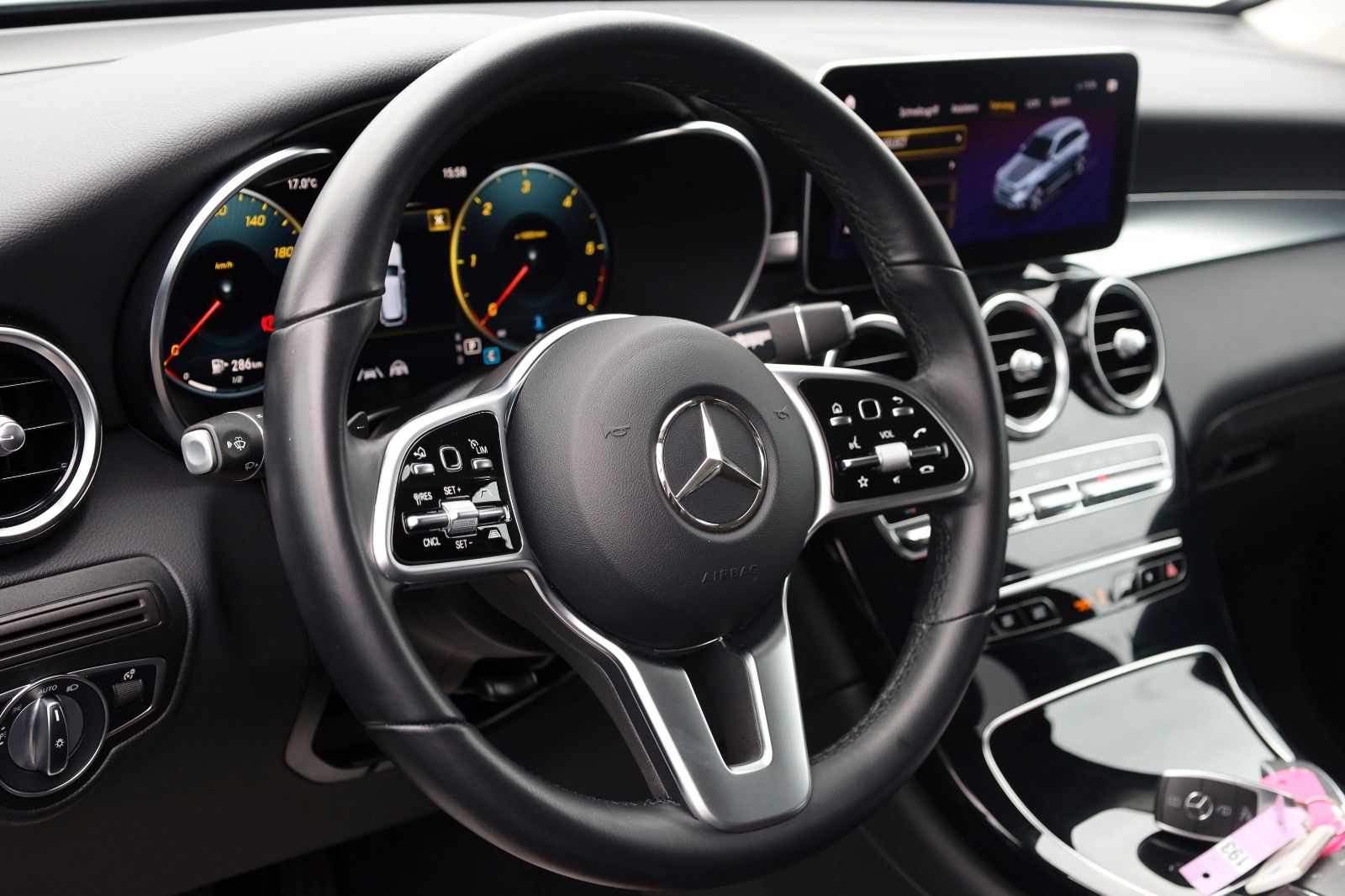 Fahrzeugabbildung Mercedes-Benz GLC 200 d,Leder,Navi,LED,SH,Kamera,ACC