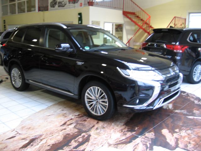 Mitsubishi Outlander PHEV Basis Spirit 4WD