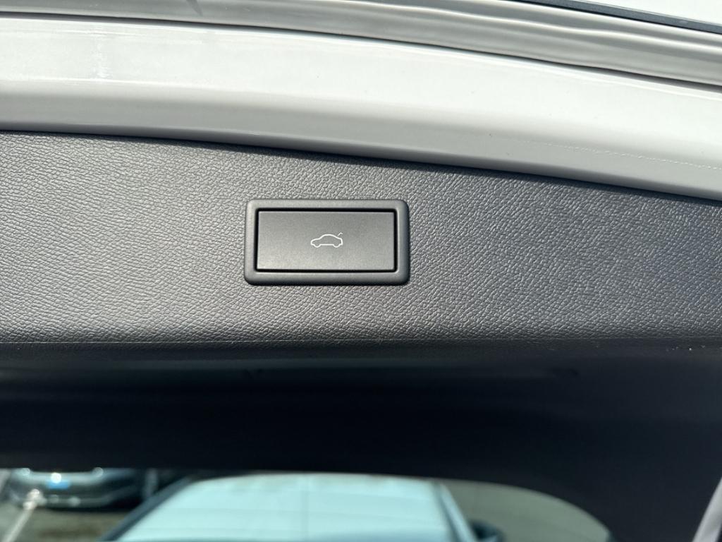 Cupra Leon VZ DCC 4DRIVE ACC LED RKam ParkLenk Nav SHZ
