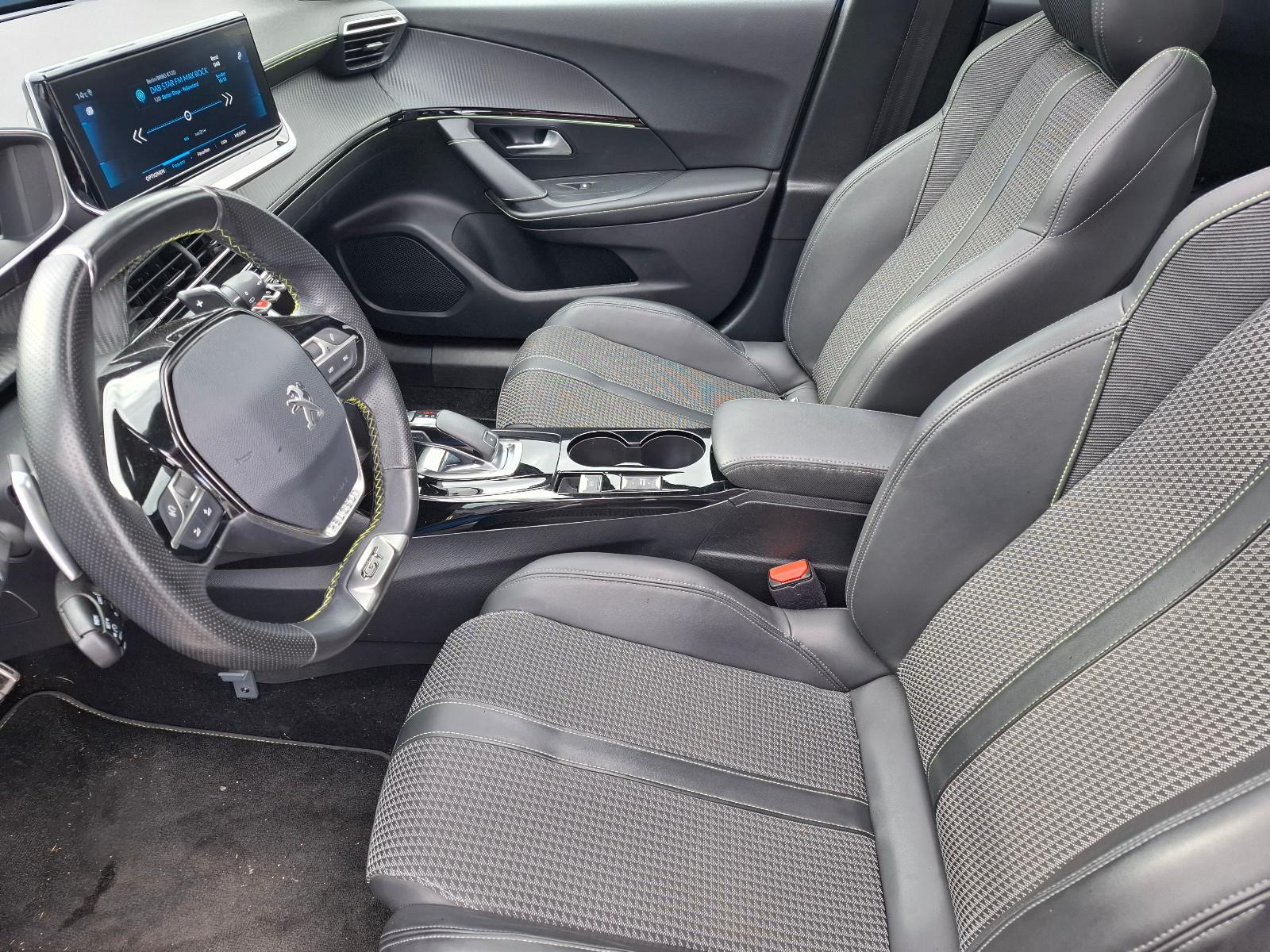 Peugeot 2008 GT-LINE 1.2AUT.Panorama.LED.T-Leder.DAB.RFK