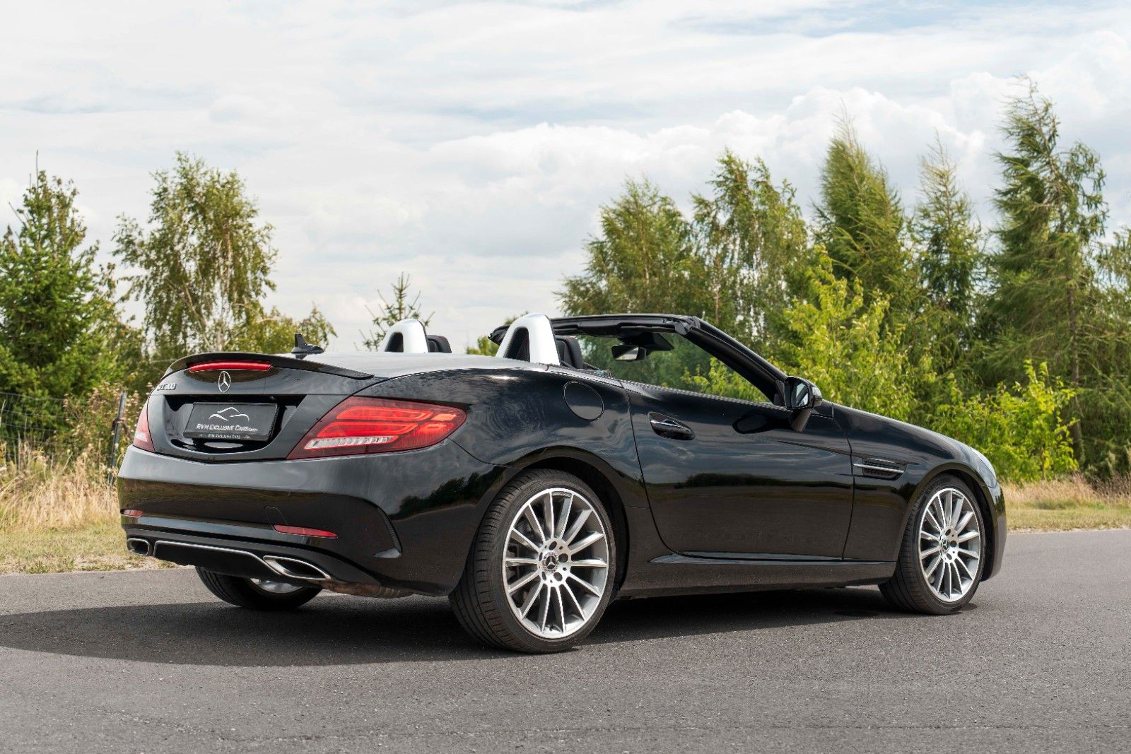 Fahrzeugabbildung Mercedes-Benz SLC 300 AMG Roadster H&K TOTW LED KAM NAV