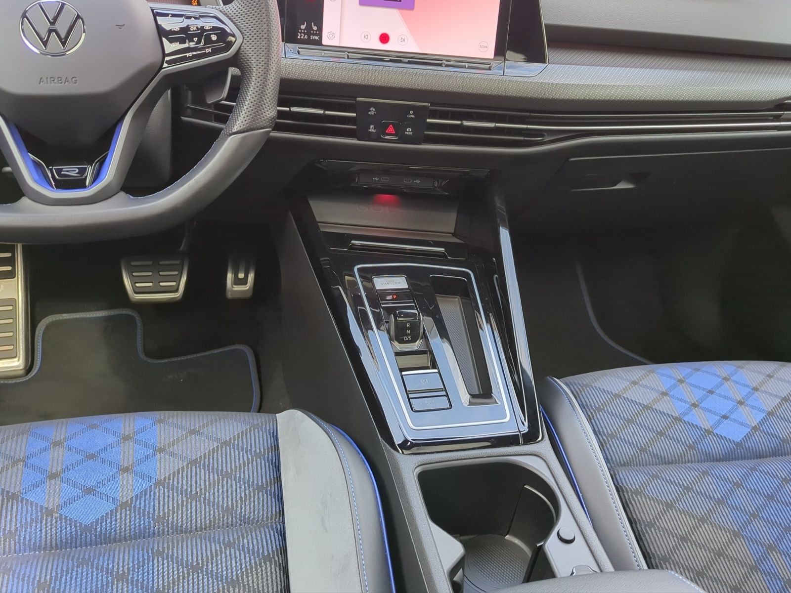 Volkswagen Golf VIII R 2.0 TSI Performance 4Motion Pano foto 5