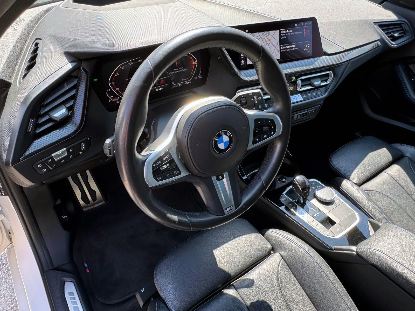 Fahrzeugabbildung BMW 118i M-Sport Steptr. LED HUD PANO PDC CarPlay BT