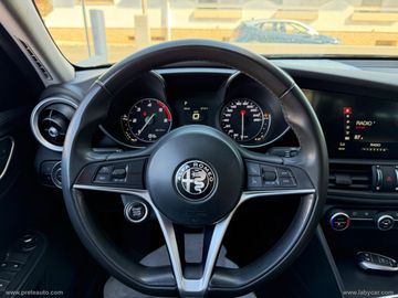 Alfa-Romeo Giulia - 8