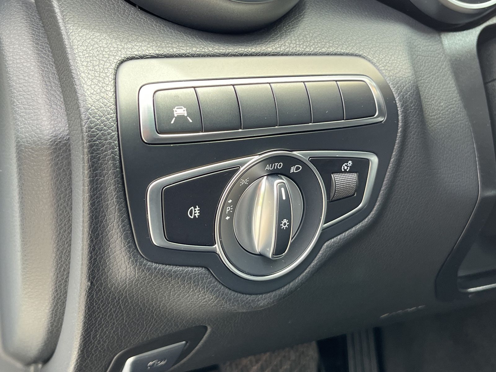 Fahrzeugabbildung Mercedes-Benz C 300 e T*AMG-Line*Pano*360°-Kam*Navi*SHZ*