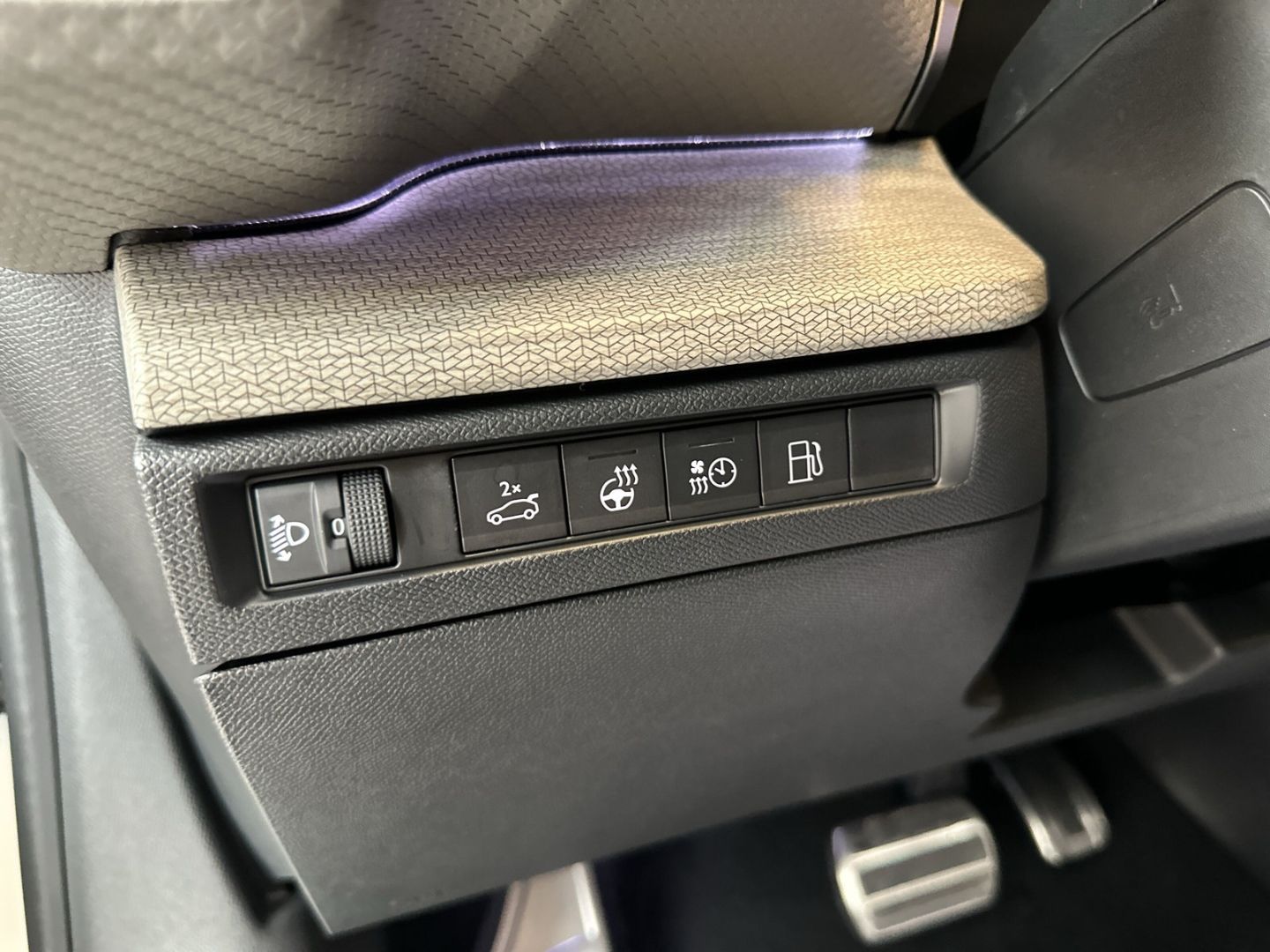 Fahrzeugabbildung Citroën C5X Plug-in 225 EAT8 Shine Pack Navi Panodach
