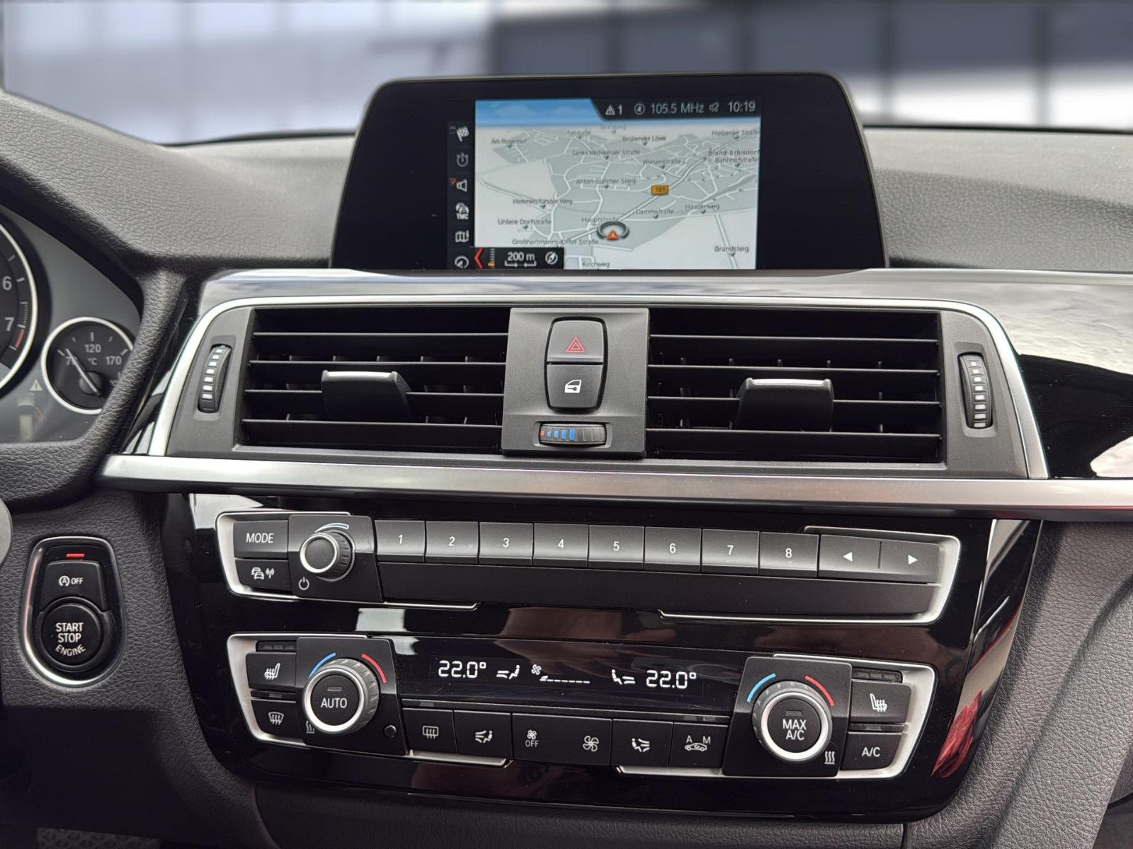 Fahrzeugabbildung BMW 320 i Touring / AHK / unfallfrei