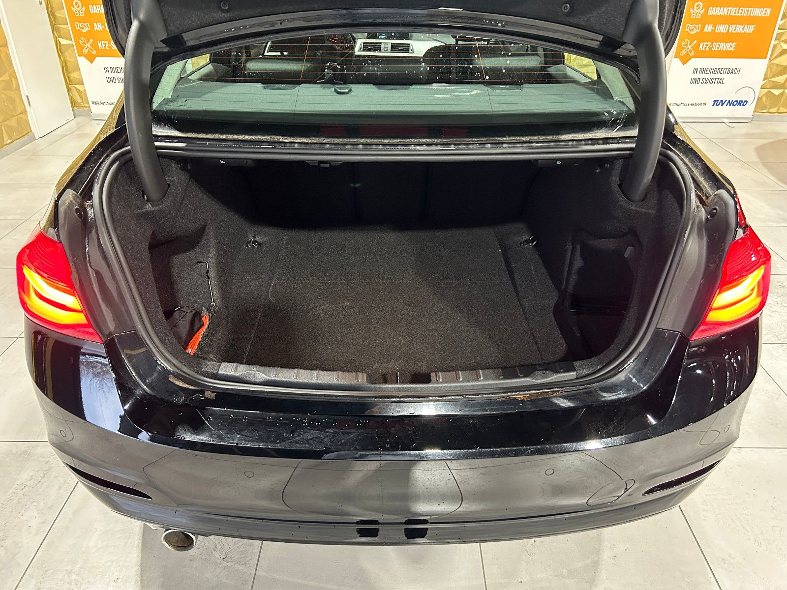Fahrzeugabbildung BMW 318 d Advantage/NAVI7TEMPOMAT/SHZ/PDC/KLIMA