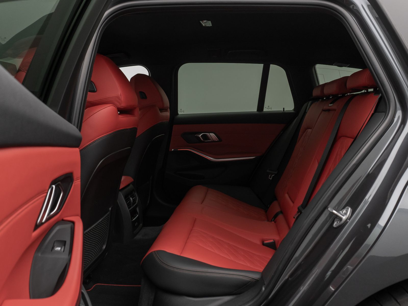Fahrzeugabbildung BMW 330i xD SportLine Laser DAB HiFi PDC AHK Komfort