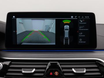 Fahrzeugabbildung BMW 530d Tour Luxury Line AHK Pano H/K Kamera DAB