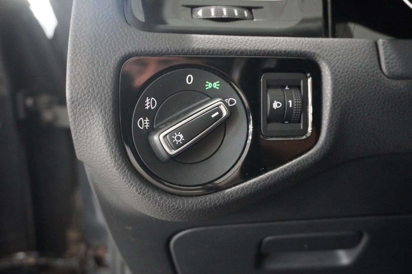 Fahrzeugabbildung Volkswagen Golf VII Lim.  1.2 TSI ALLSTAR NAVI/SHZ/PDC/TEMP