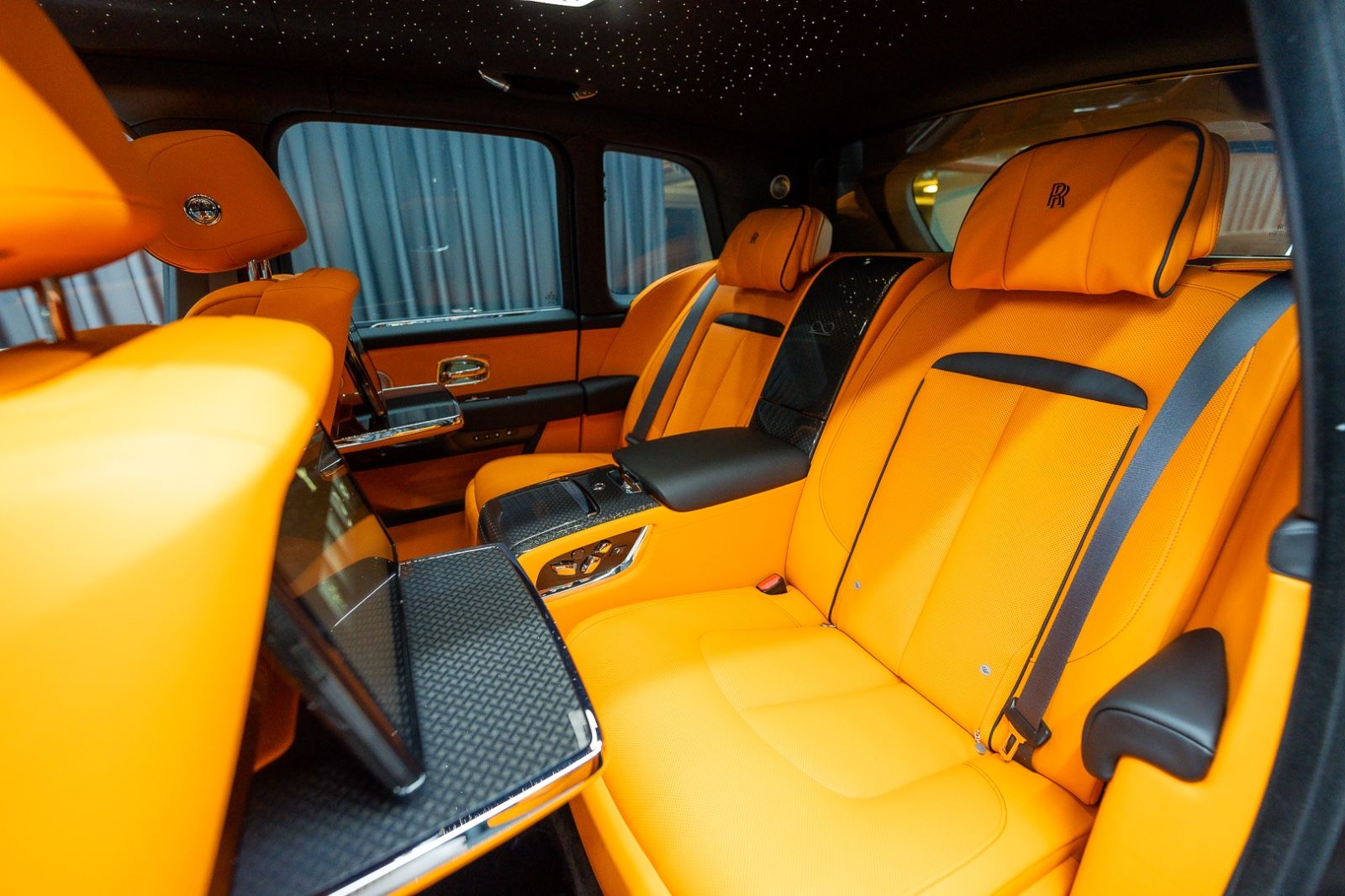 Fahrzeugabbildung Rolls-Royce Cullinan Black Badge 4Seats Starlight 2025 FULL