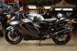 Suzuki GSX 1300 R Hayabusa Modell 2026 mit Akrapovic - SUZUKI GSX R 1300