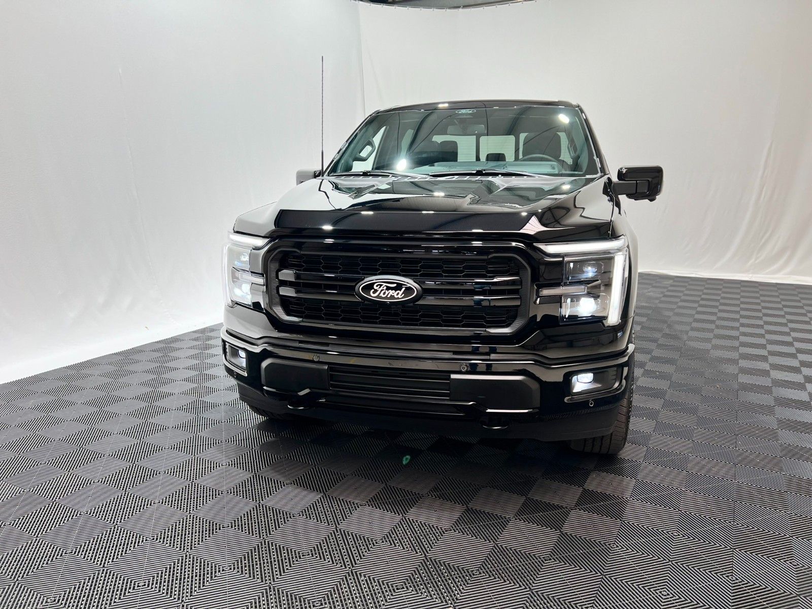 Fahrzeugabbildung Ford F-150 Lariat 5.0L V8 5,5" Black Ed. MY25