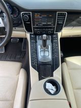 Porsche PanameraGTS Sthz, FondEntertainment, chrono - Porsche Panamera aus 2015