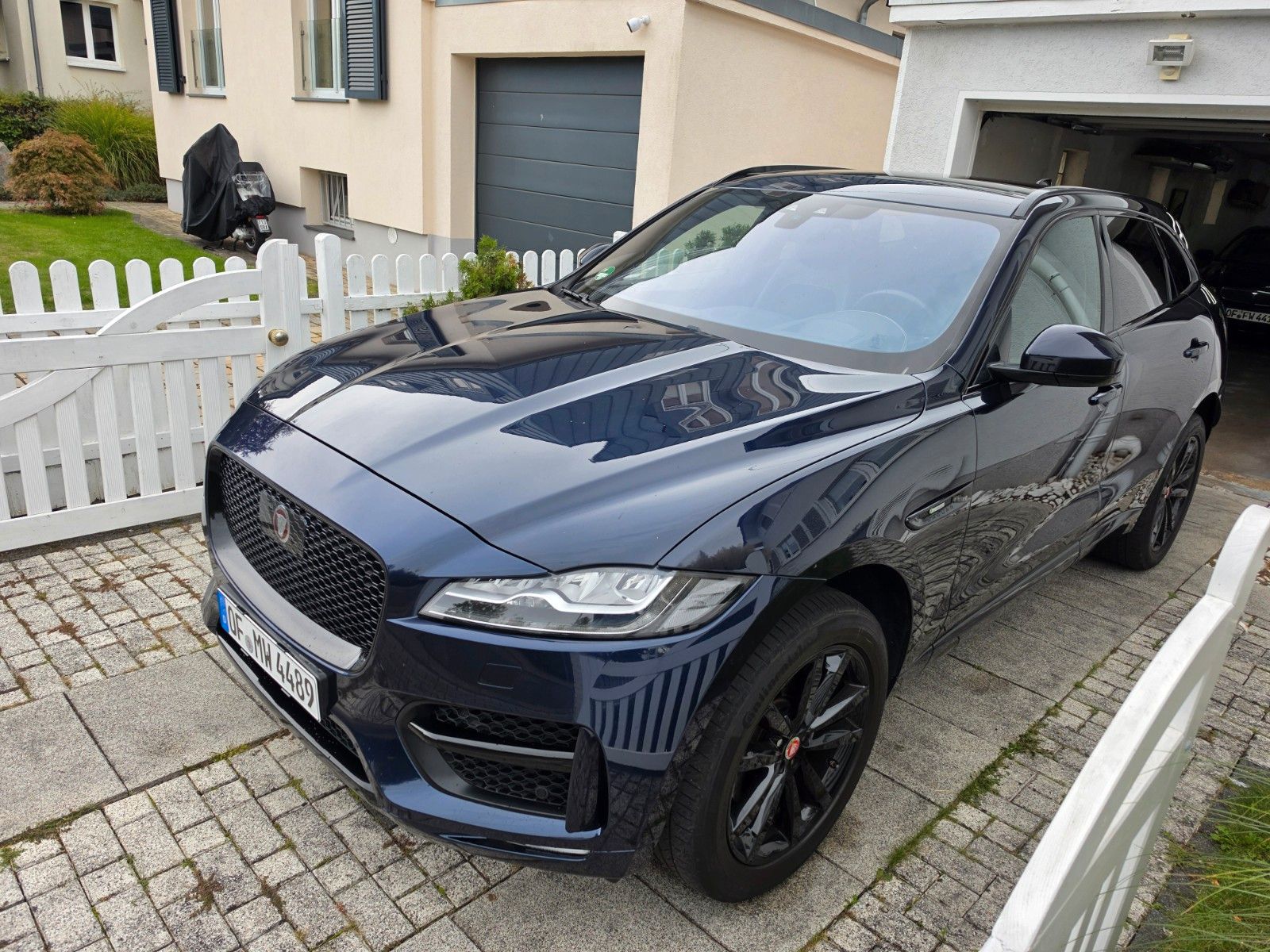 Jaguar F-Pace 25t AWD R-Sport Automatik R-Sport
