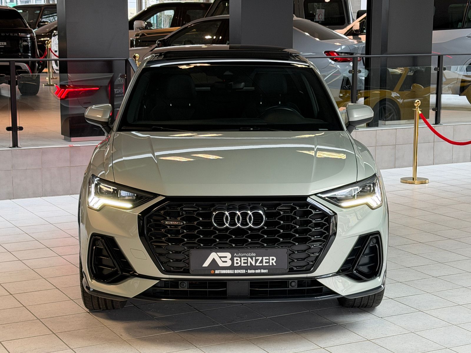 Fahrzeugabbildung Audi Q3 Sportback 45 TFSI quattro S line/PANORAMA/