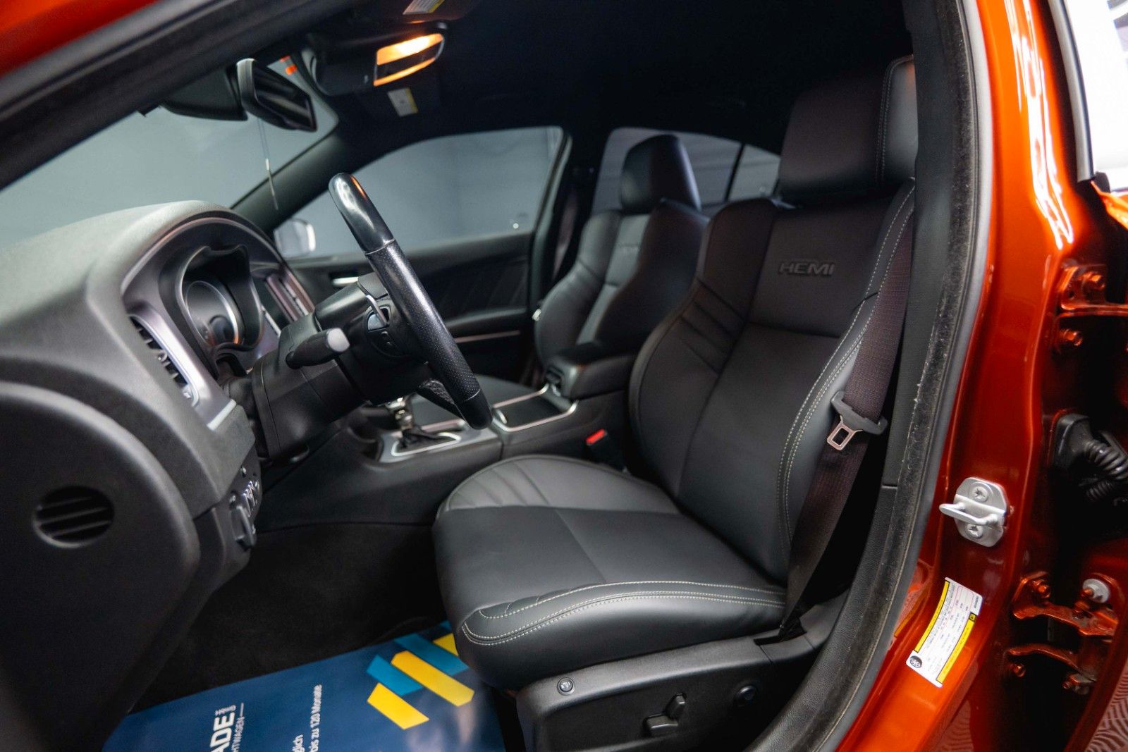Fahrzeugabbildung Dodge Charger 5.7 V8 HEMI R/T Night-Paket Performance