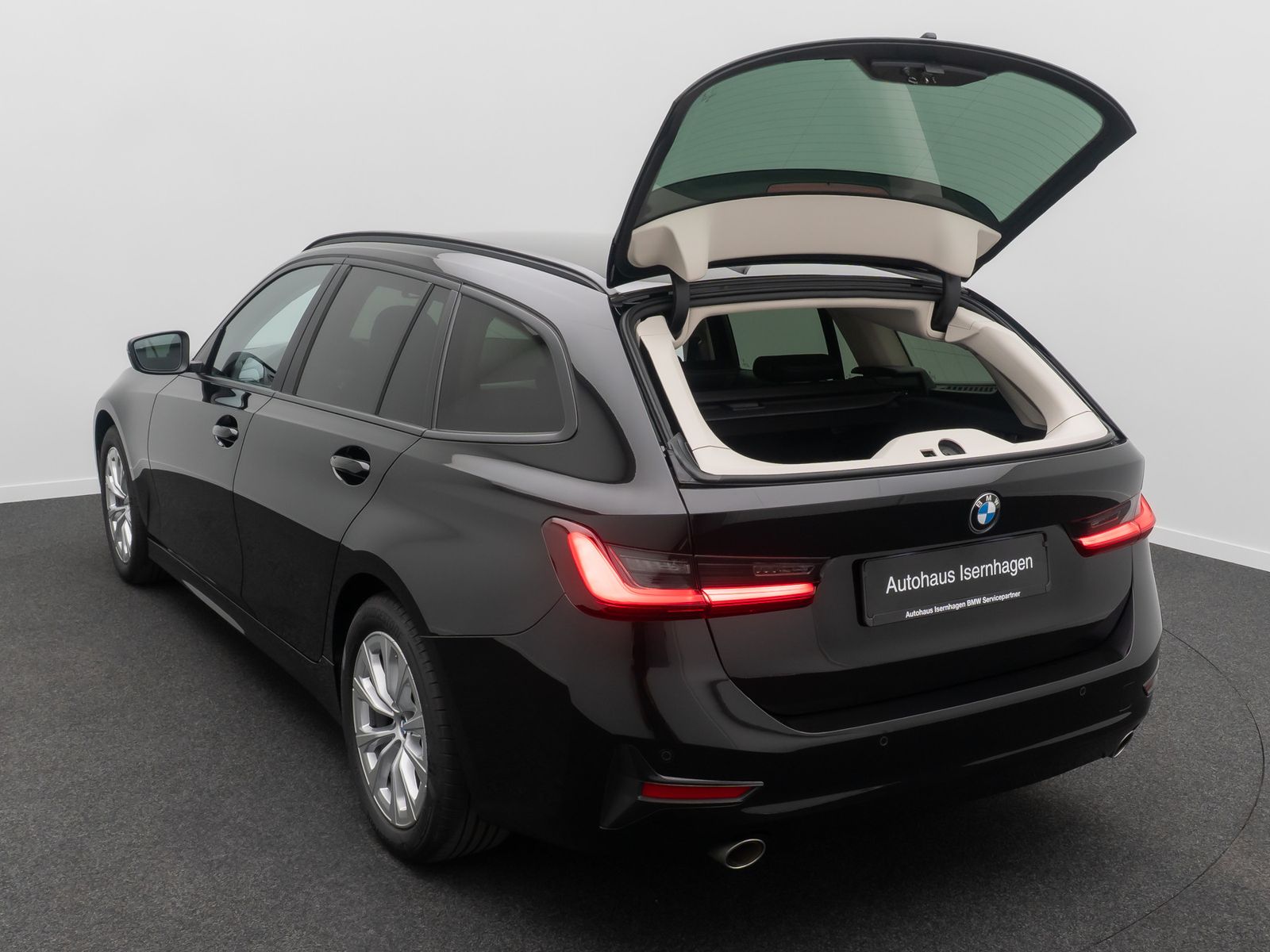 Fahrzeugabbildung BMW 318d DAB CockPitPro Fernlichtassist PDC Sport