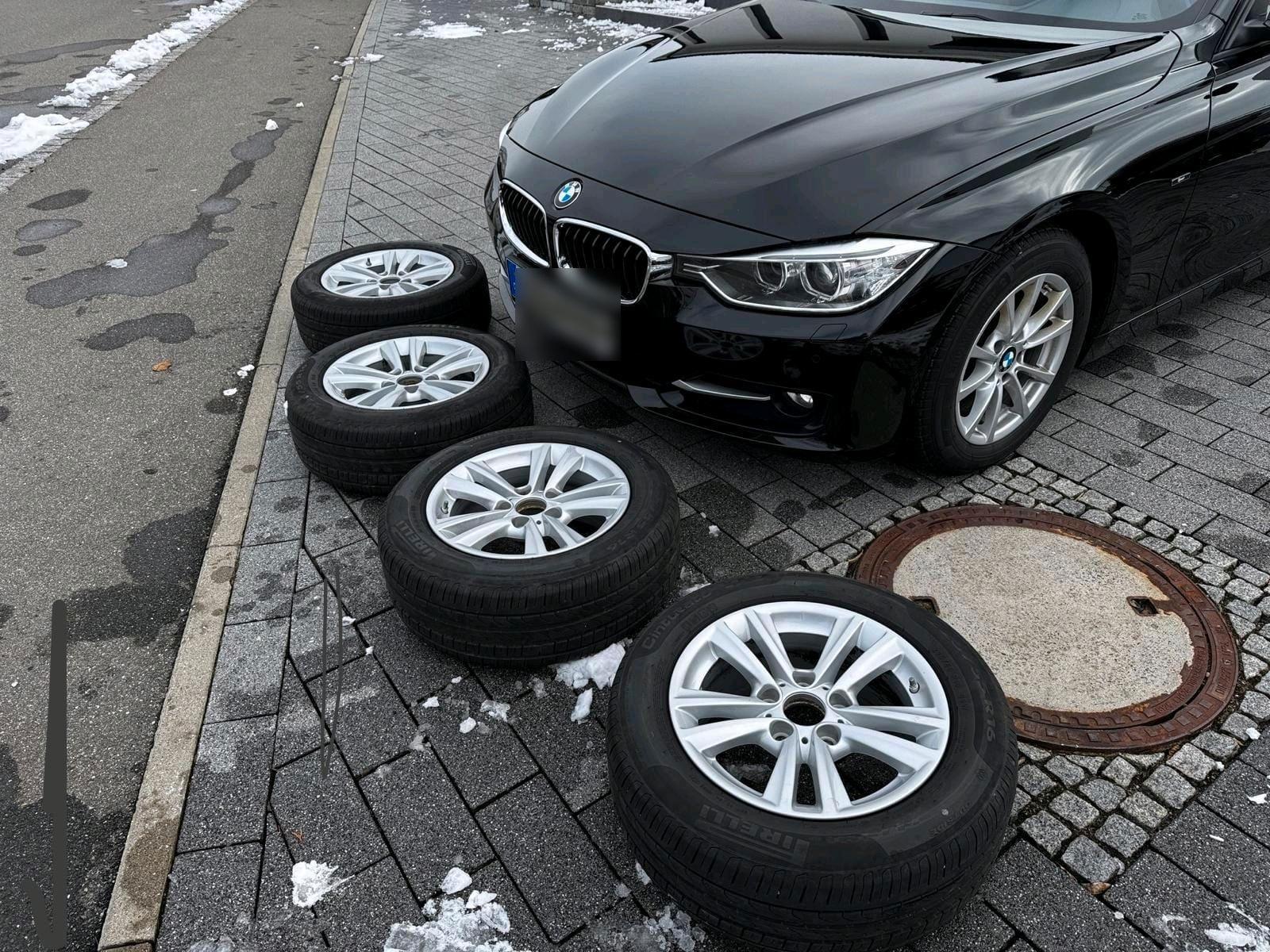 BMW 318 2015 — rear view
