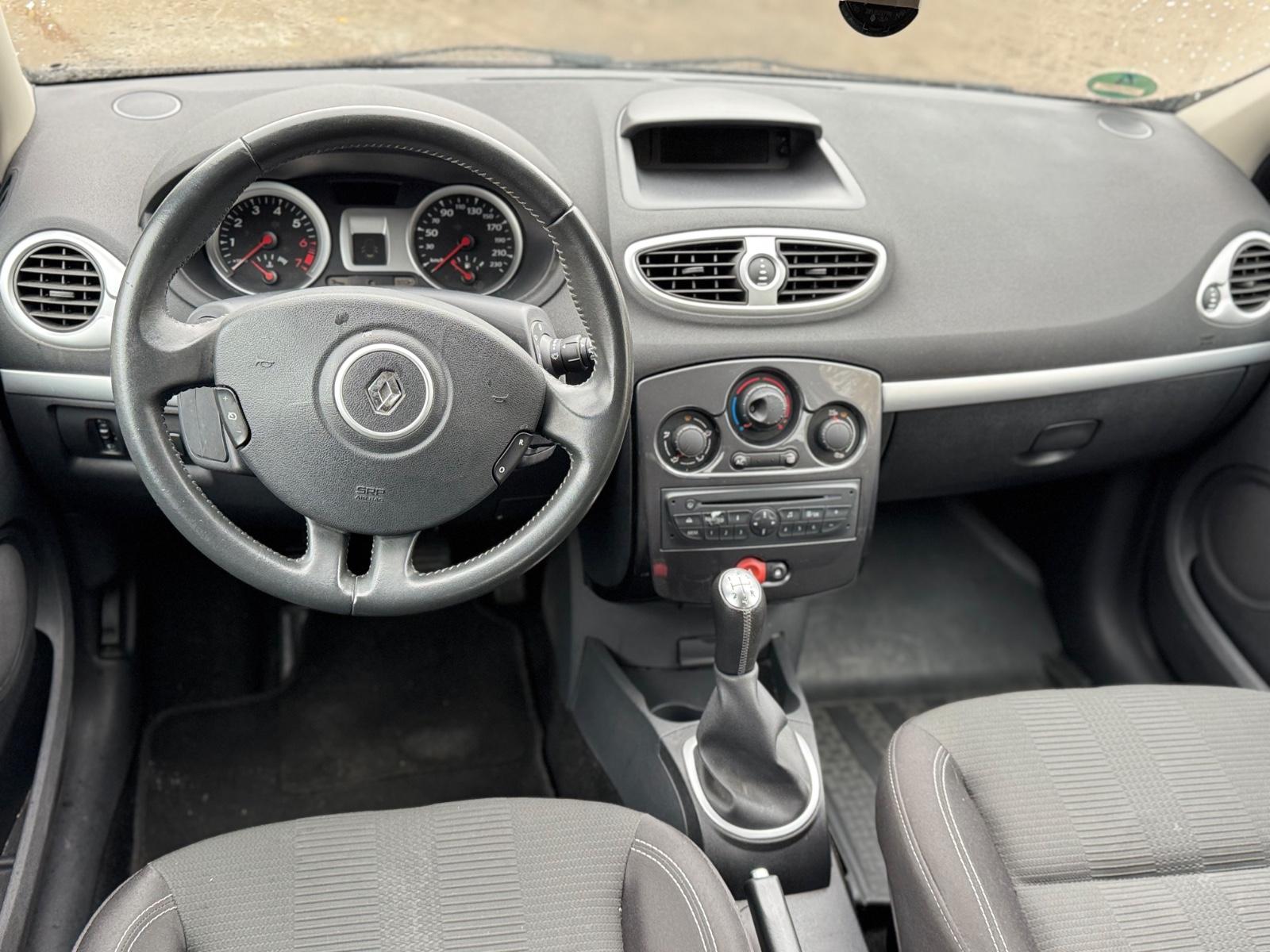 Renault Clio 2011 — photo 11