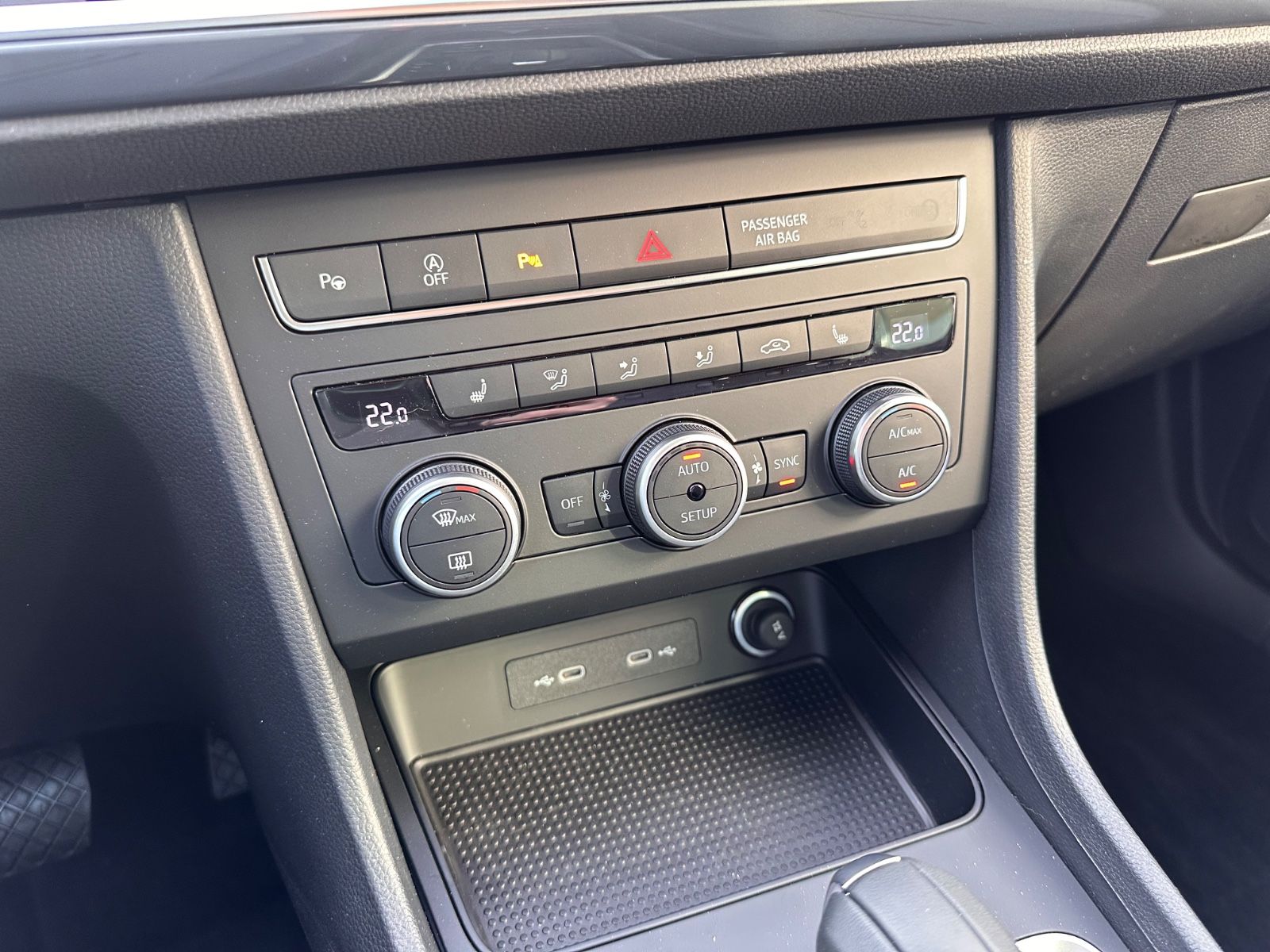 Fahrzeugabbildung SEAT Ateca 1.5 TSI Style DSG AHK/Navi/ACC/LED/SHZ/APP