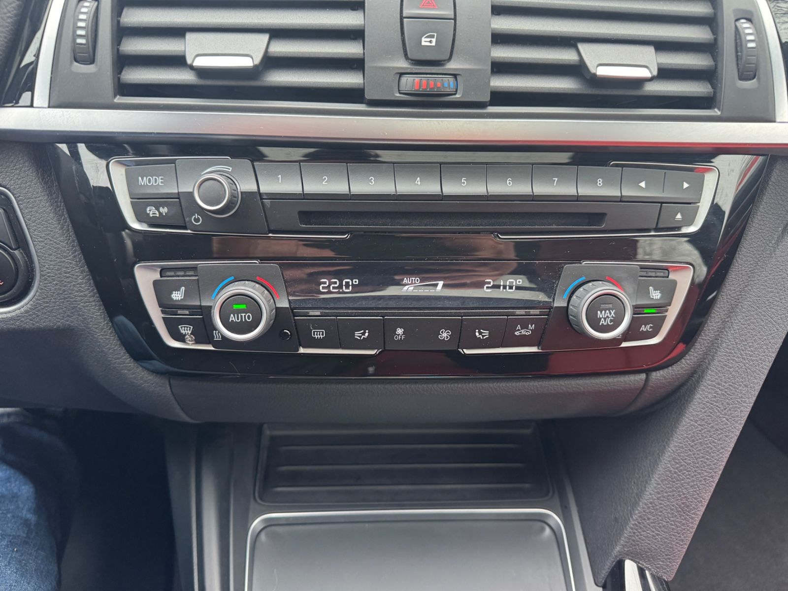 Fahrzeugabbildung BMW 330 xDrive Sport Line erst37000km+Panorama+HUD