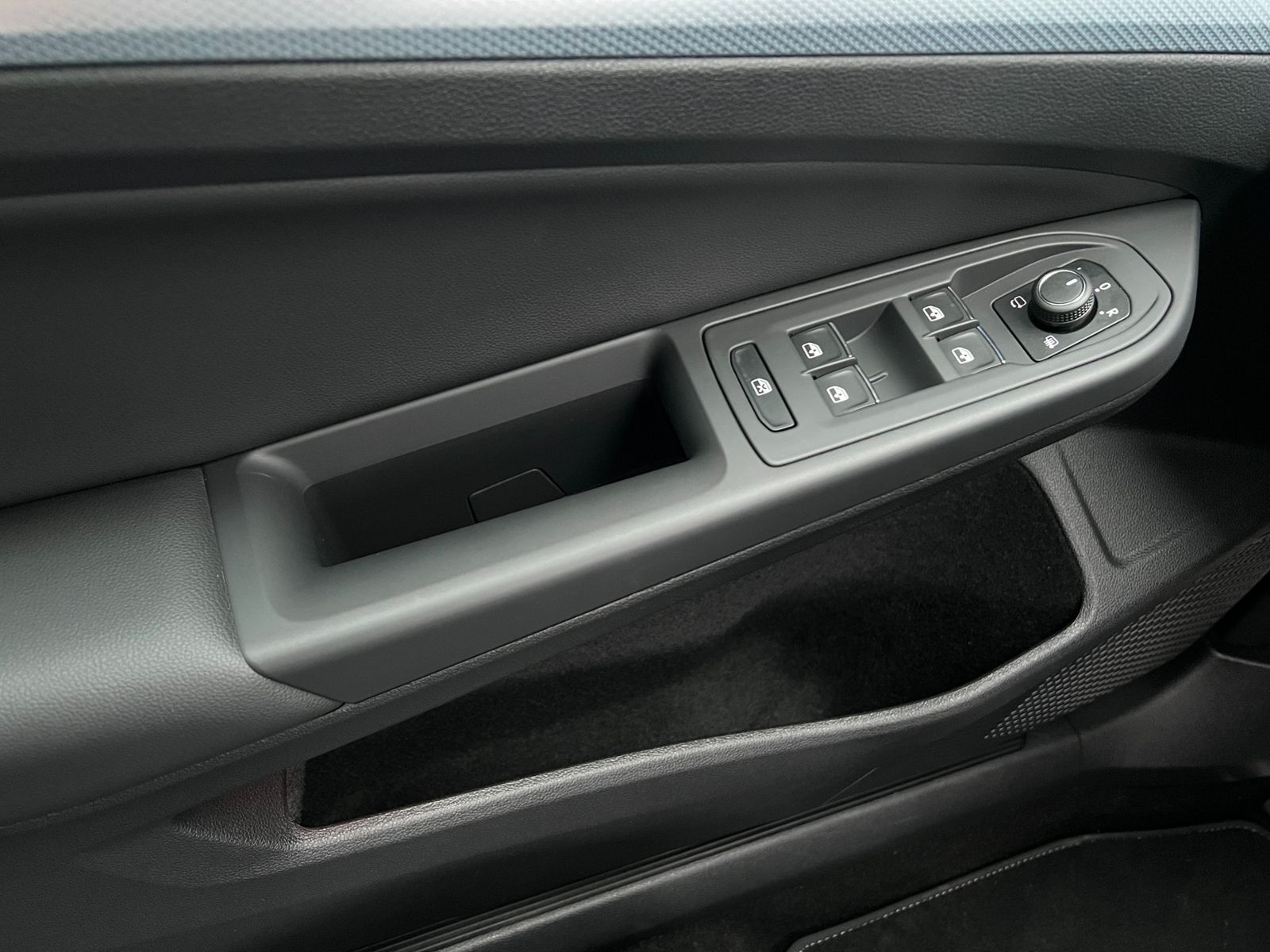 Fahrzeugabbildung Volkswagen Golf VIII GOAL 1.5 TSI *LED, App Connect, 16'-LM