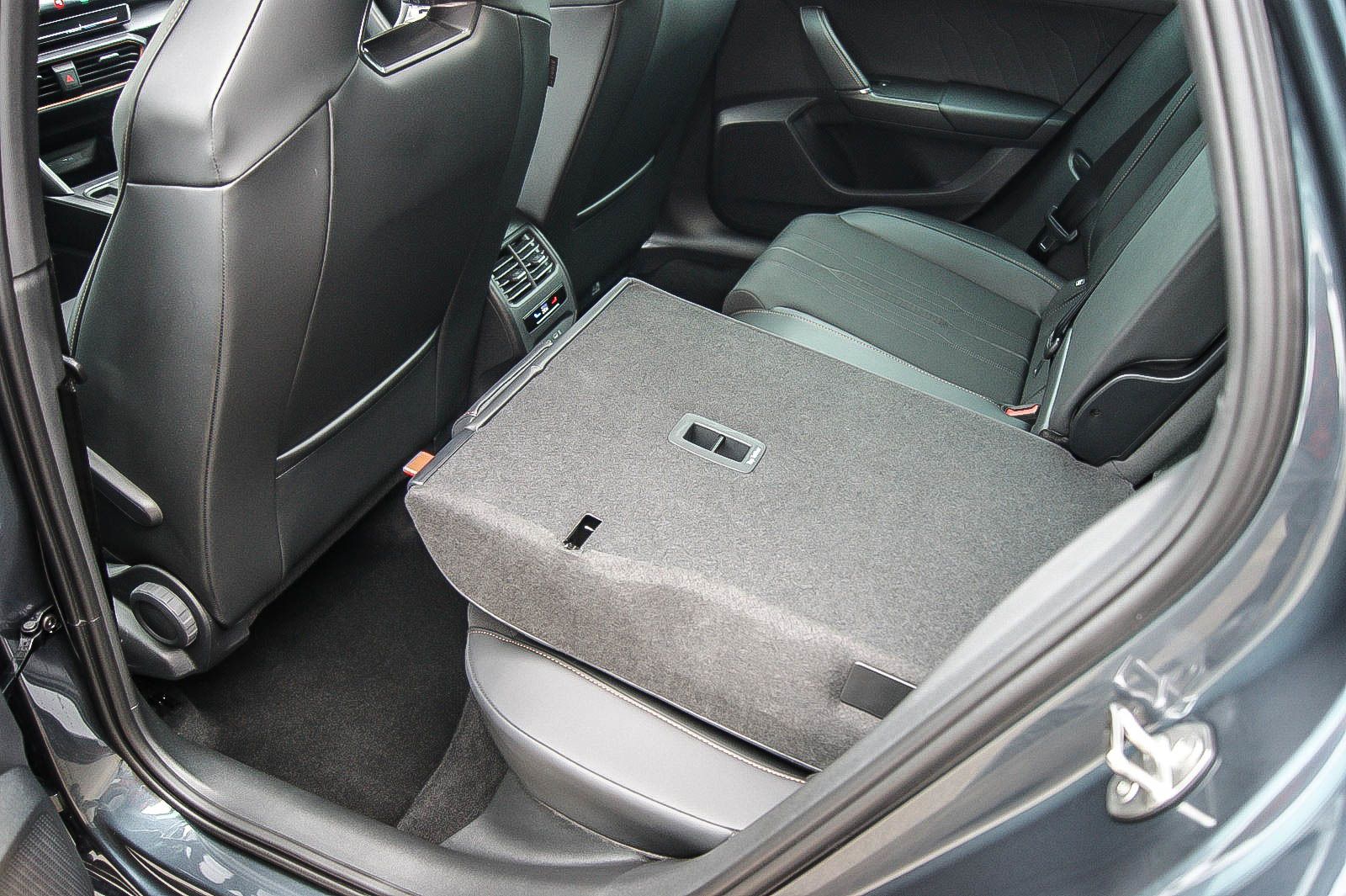 Fahrzeugabbildung CUPRA Leon Sportstourer e-HYBRID VIRTUAL ACC XL 1HAND