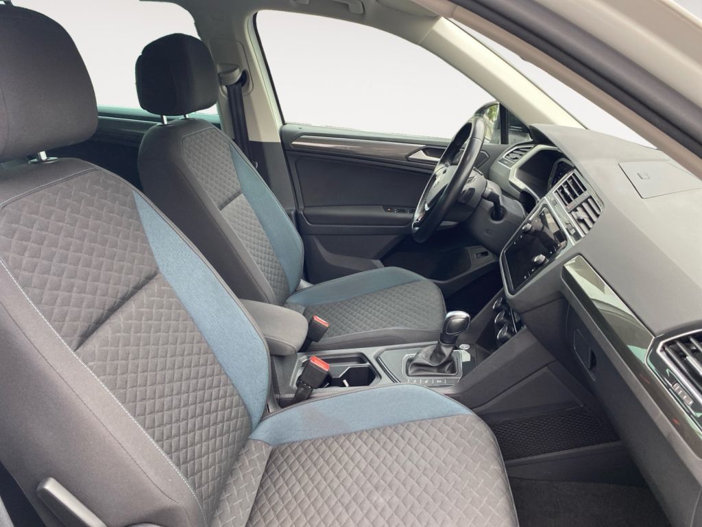 Fahrzeugabbildung Volkswagen Tiguan 2.0 TDI DSG IQ.DRIVE AHZV Standheizung
