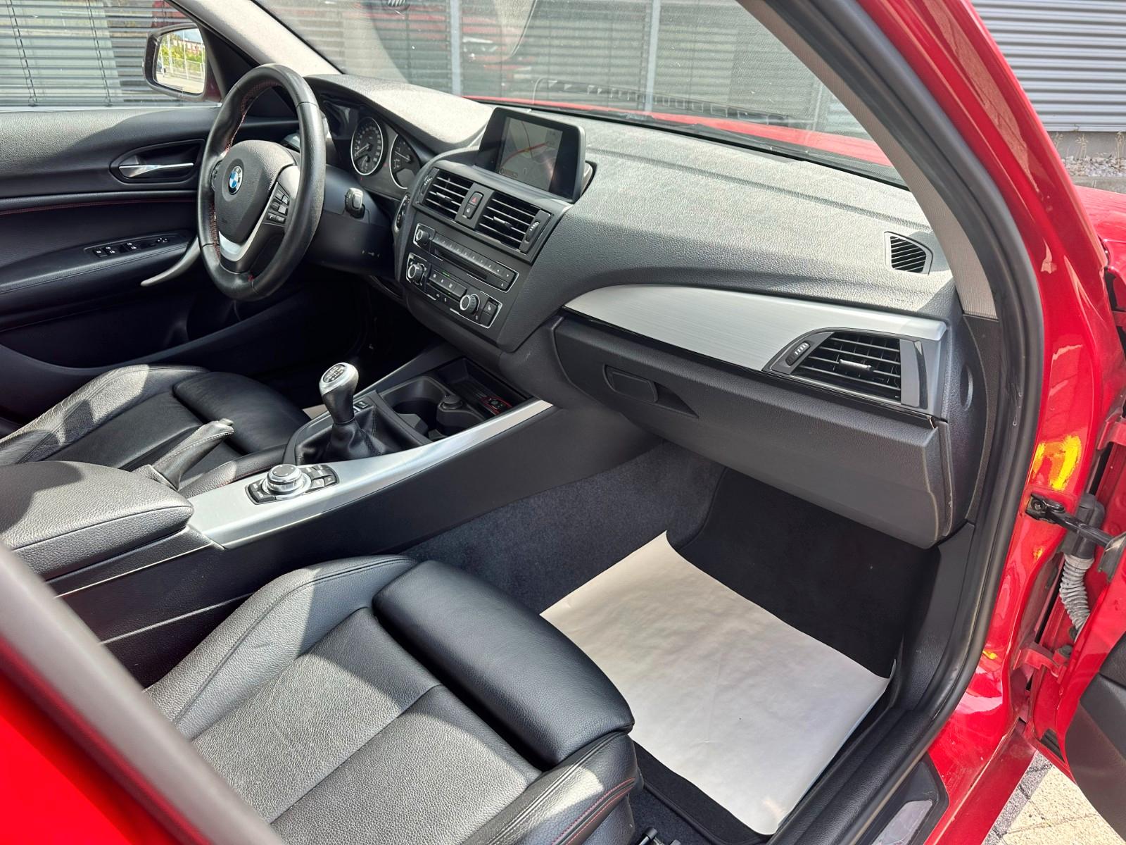 BMW 116i Sport Line Vollleder Bi-Xenon Navi 1.Hand