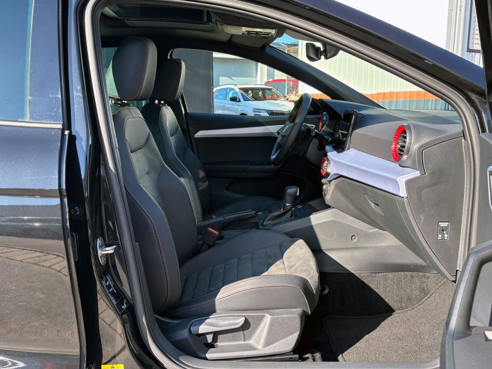 Fahrzeugabbildung SEAT Ibiza FR 1.5TSI DSG BlackEdition ACC LED KAM GSD