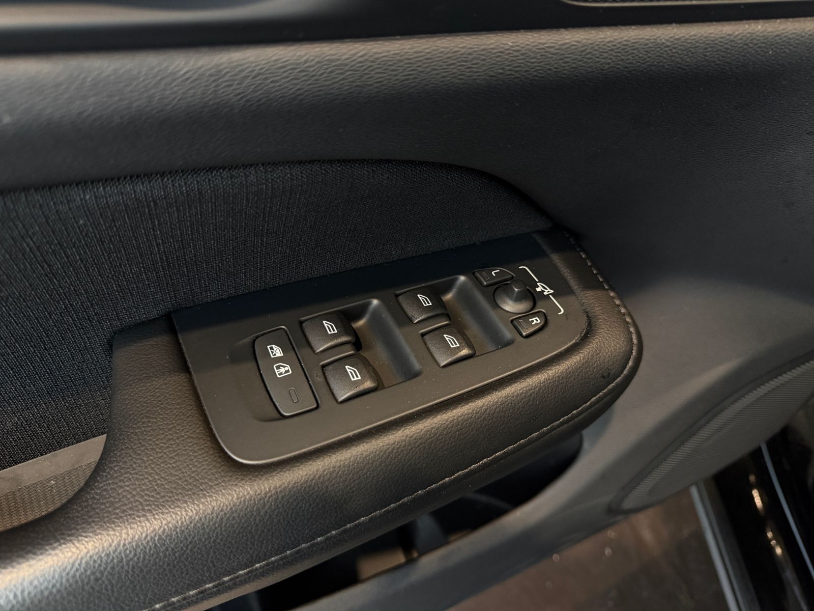 Fahrzeugabbildung Volvo V60 Kombi Momentum Pro ACC BLIS LED
