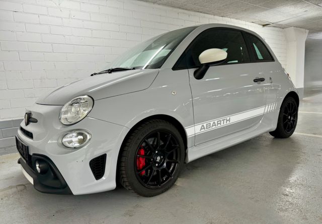 Abarth 595 esseesse 70th Carbon Akrapovic