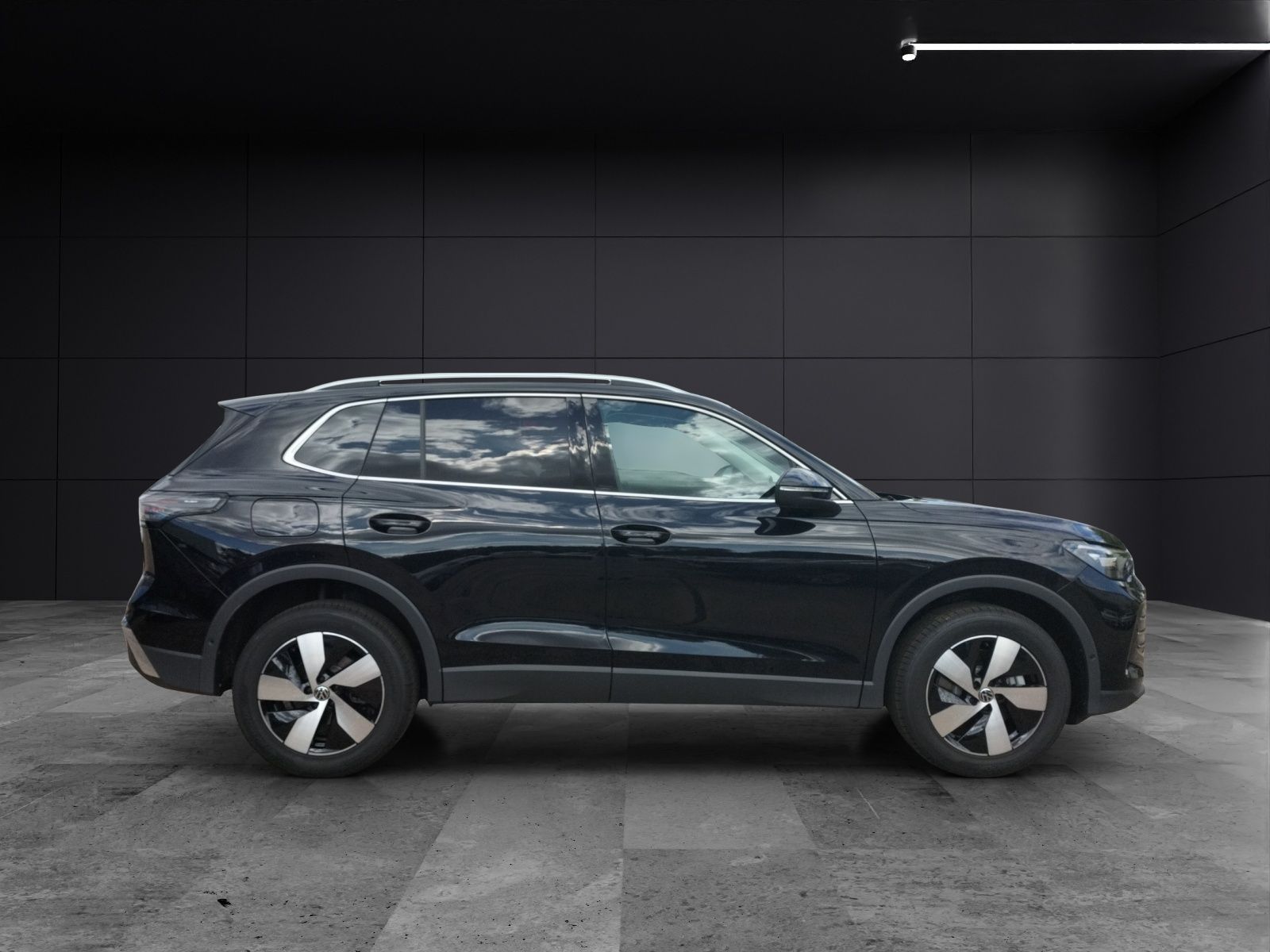 Fahrzeugabbildung Volkswagen Tiguan TDI Elegance DSG 4M LED AHK Navi HUD Pano