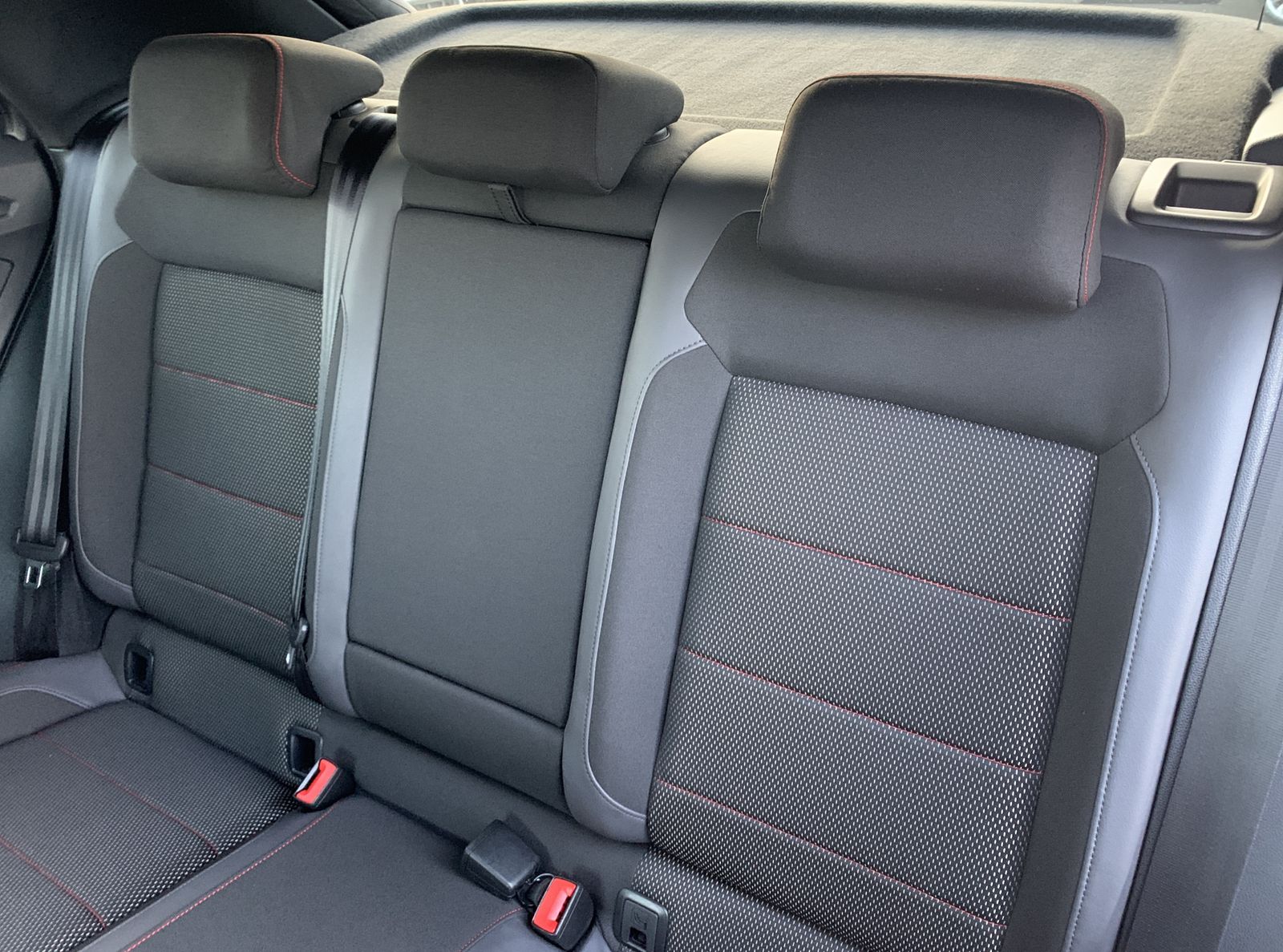 Fahrzeugabbildung Volkswagen T-Roc 2.0 TDI*Sport*AHK*Cam*LED*Navi*ACC*