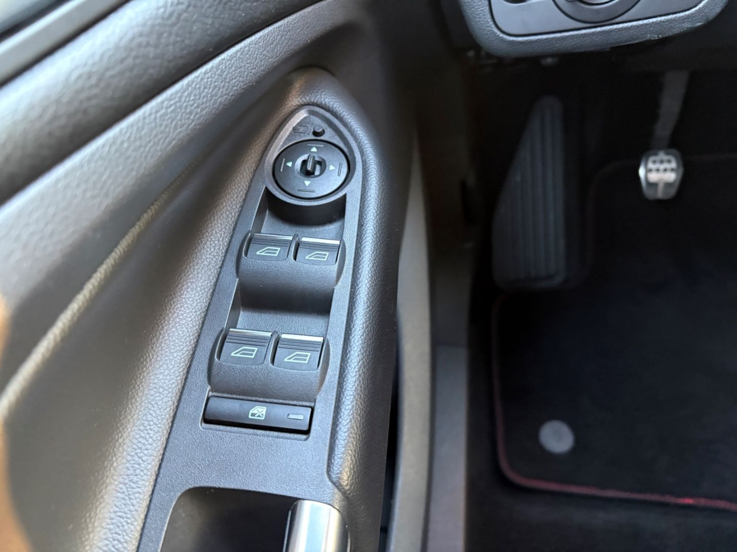 Fahrzeugabbildung Ford Kuga ST-Line Navi PDC SHZ Lenkradhzg BiXenon