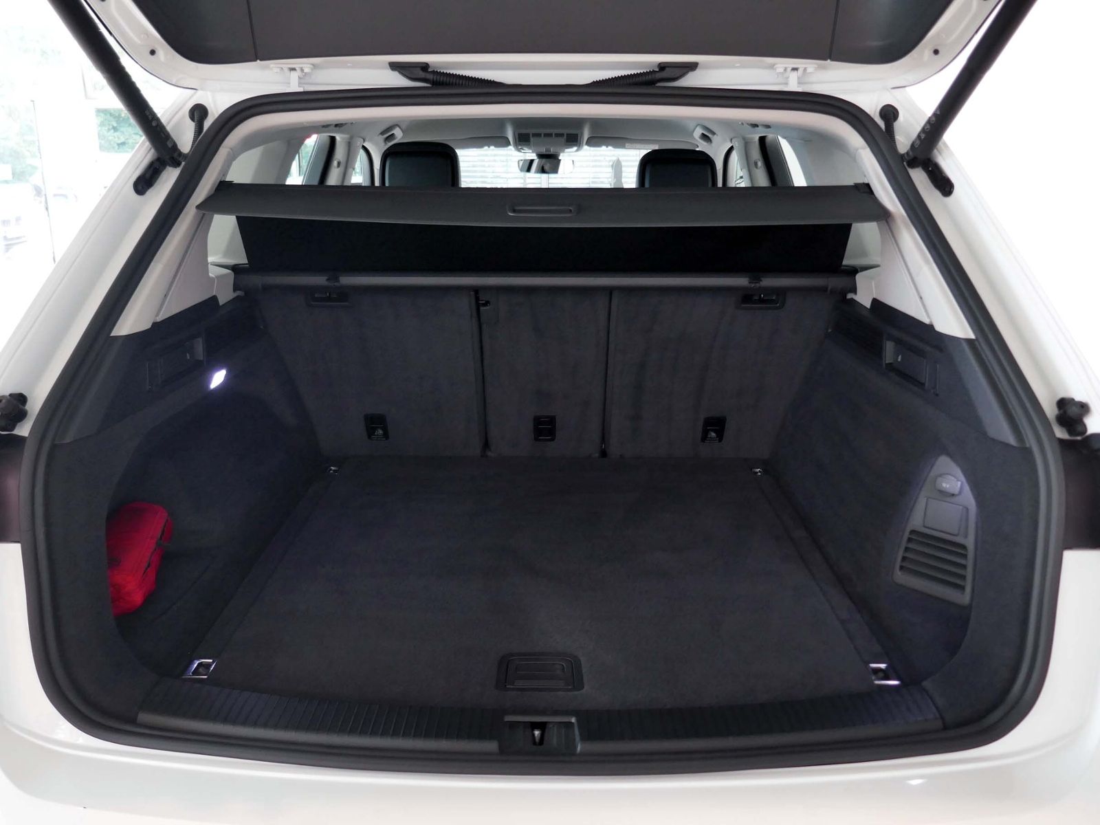 Fahrzeugabbildung Volkswagen Touareg 3.0 TDI V6 4MOTION | LED RFK ACC Navi