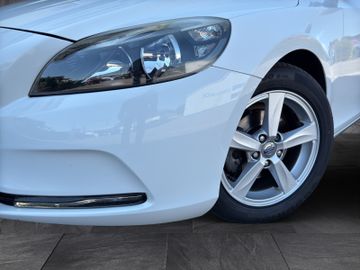 Volvo V40 Kinetic*LED*TEMPOMAT*SOUND*PDC*1.HAND*TOP