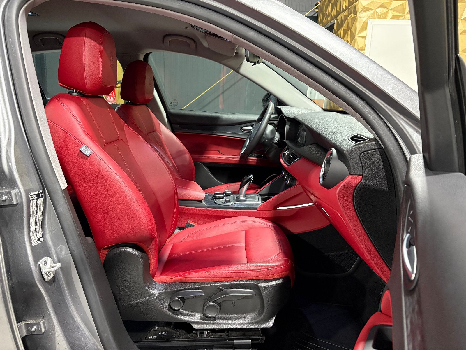 Fahrzeugabbildung Alfa Romeo Stelvio Super Q4/BI-XENON/PDC/AUTOMATIK/SPURHALT