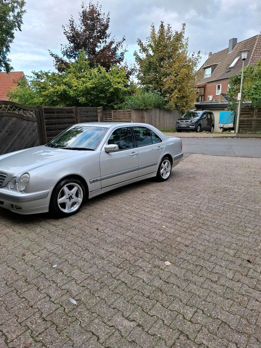 Mercedes-Benz E 240