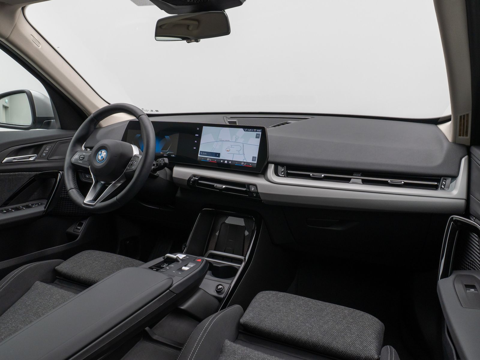 Fahrzeugabbildung BMW iX1 eD20 Kamera DAB Fernlichtassis Komfort Sport