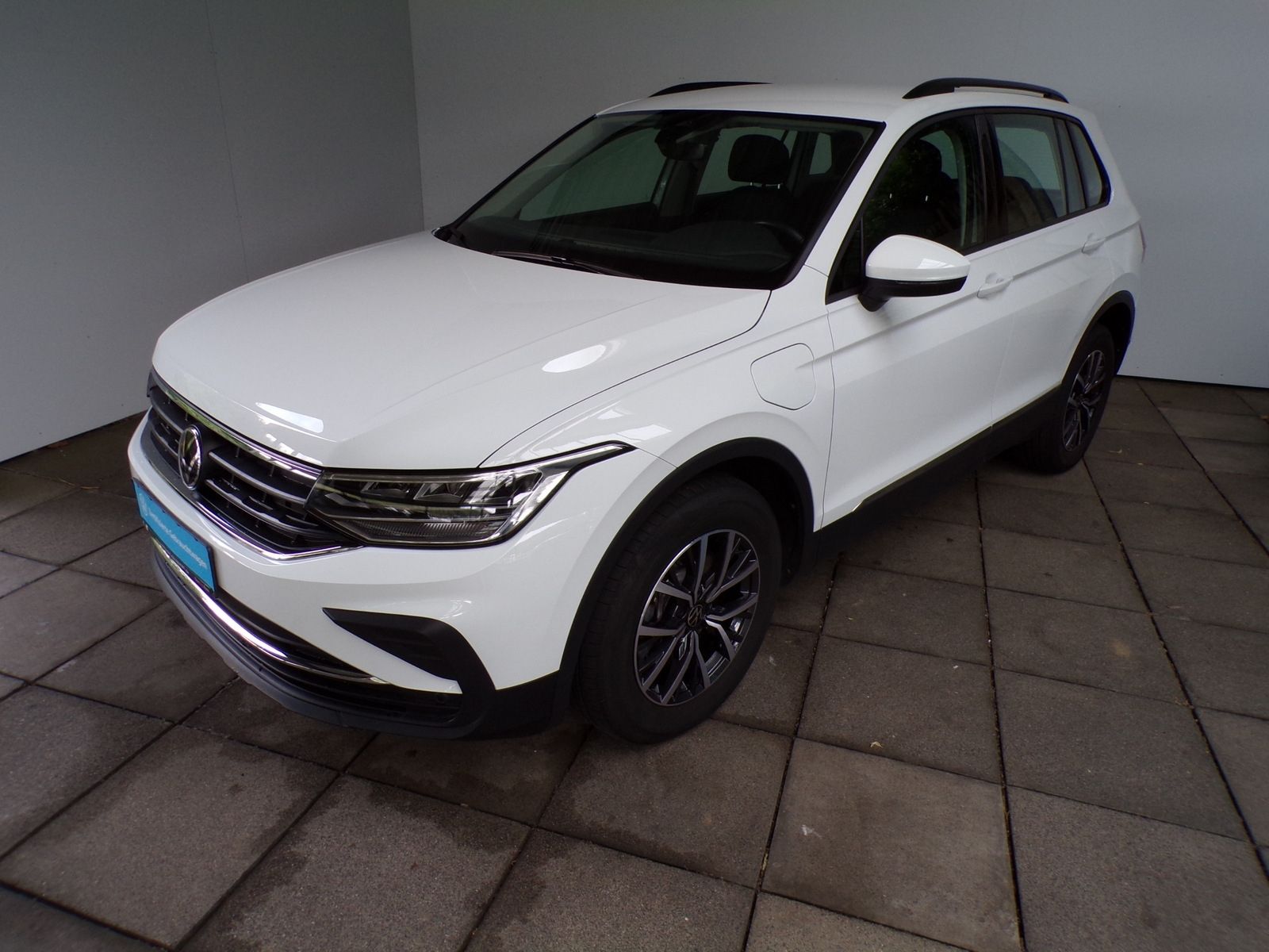 Volkswagen TIGUAN 1.4 TSI DSG LIFE HYBRID AHK NAVI LED'S foto 4