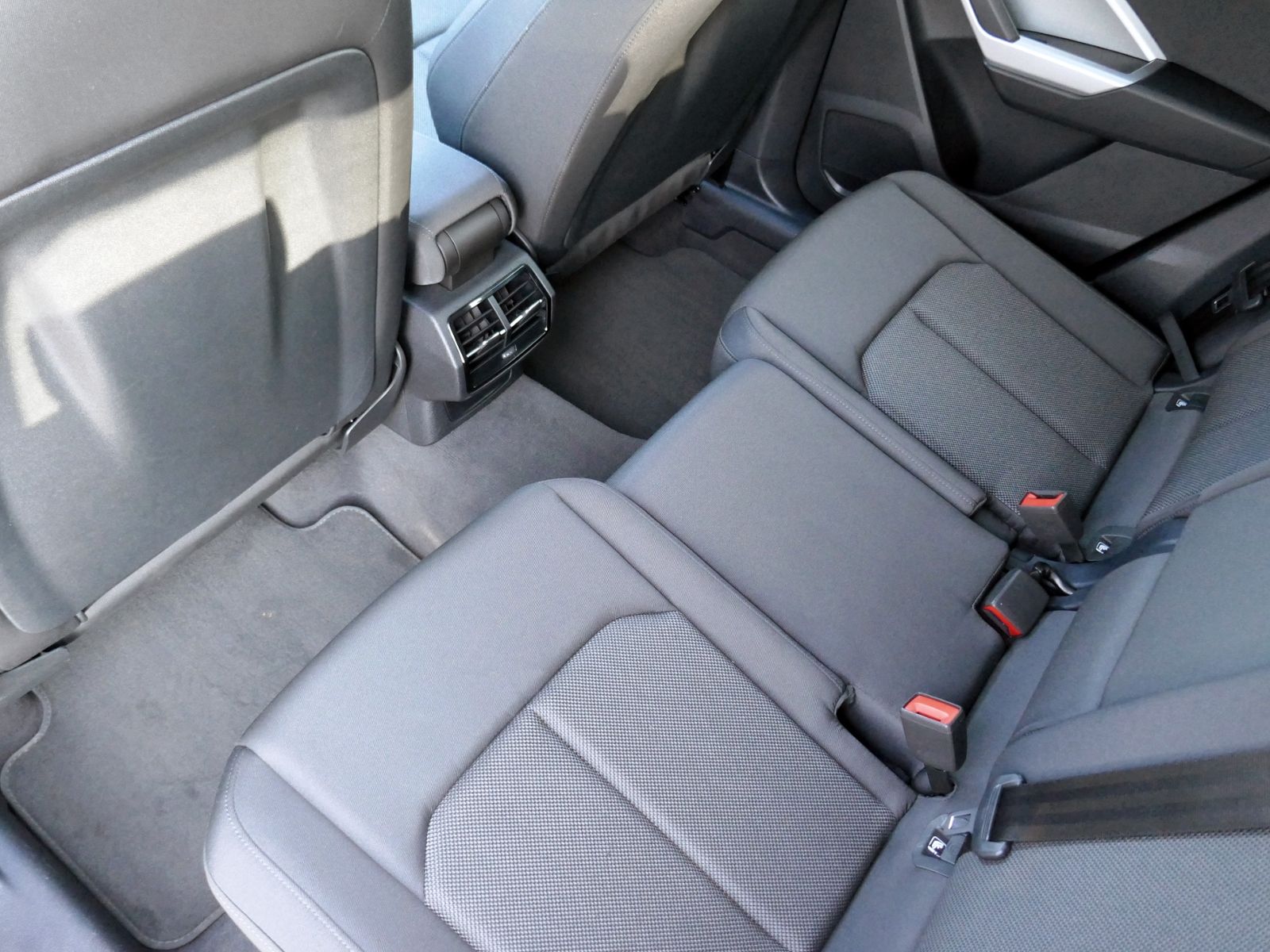 Fahrzeugabbildung Audi Q3 35 Advanced 2.0 TDI S-tronic | LED PDC ACC