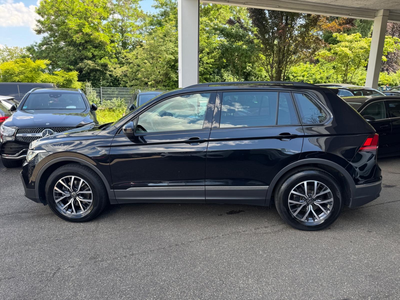 Volkswagen Tiguan 2.0 TDI Life Navi Matrix H/K ACC AHK 1.H