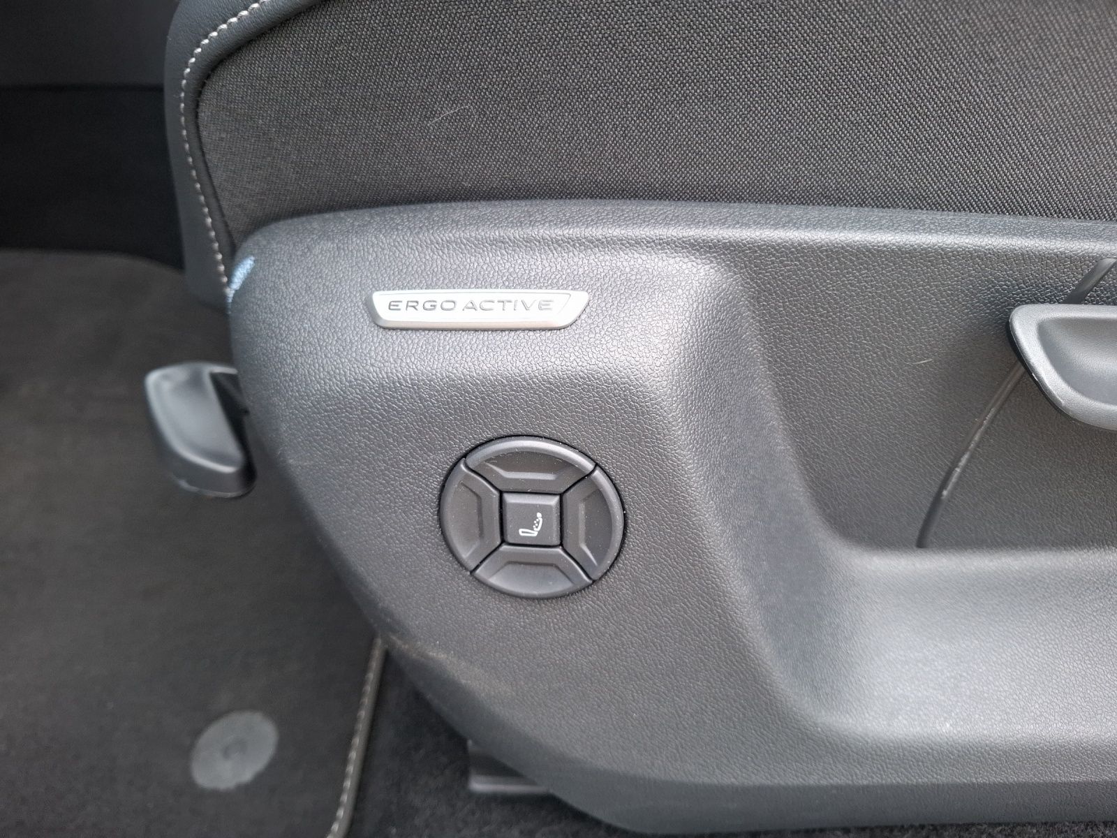 Fahrzeugabbildung Volkswagen Tayron TDI R-Line DSG 4M Matrix AHK Navi AID ACC