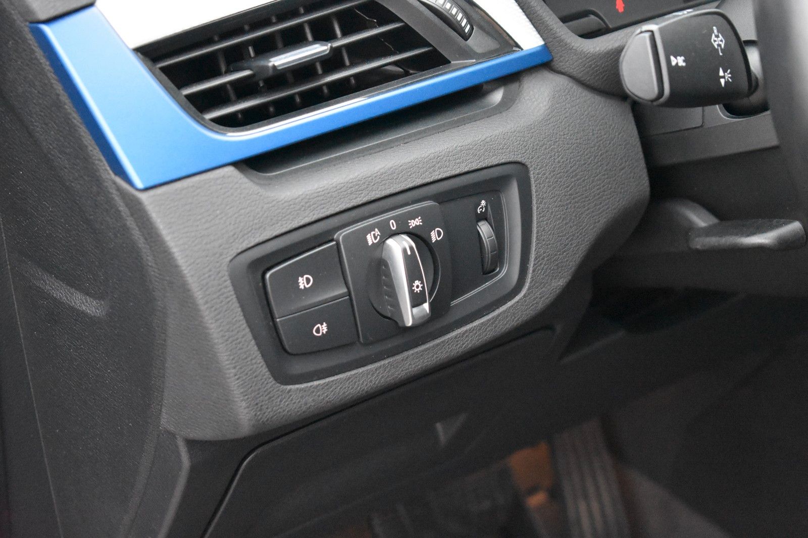 Fahrzeugabbildung BMW X1 sDrive 18 i M Sport Panorama AHK LED Autom.